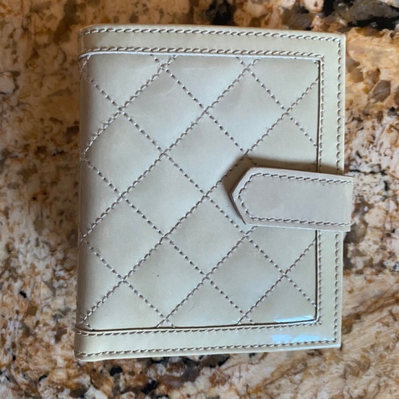 Burberry Small Patent Wallet - Picture 6 of 7